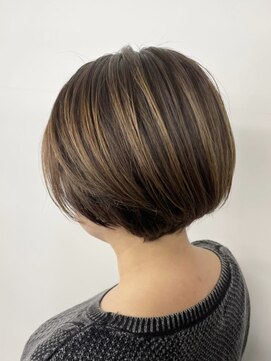 ビルド(build) 【白髪ぼかし】ハイライトカラー×束感ショート/新越谷 南越谷