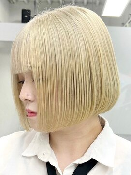 ウィコ 新宿(WICO) ホワイトブロンド[新宿駅/大人ガーリー/チョコレート/モード]