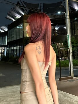 ルル 表参道(lulu.) 暖色カラー ブリーチなし ボルドー 赤髪 レイヤーカット【Riku】