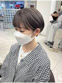 シルバーカラーのショートボブ