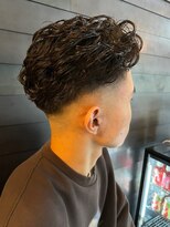 ディスイズバーバーセカンド(THIS IS BARBER 2nd)&nbsp;スキンフェード　アップバング　ナチュラルパーマ