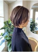 2025ヘア人気ホワイトグレージュくびれショート丸顔に似合う髪型