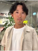 スパイラルパーマ 束感 メンズカット センターパート 30代