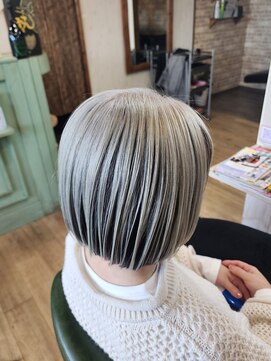 シャイン(SHINE) 重めボブ☆アンブレラカラー×ホワイト