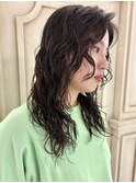 顔周りレイヤーのロングフルウェーブ
