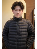 エディ(Edy)&nbsp;センターパートカルマヘアニュアンスパーマ韓国ヘア眉毛カット