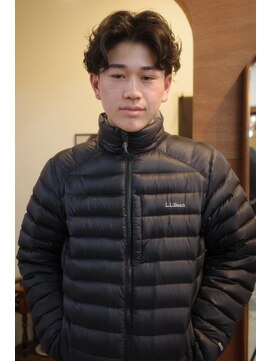 エディ(Edy) センターパートカルマヘアニュアンスパーマ韓国ヘア眉毛カット