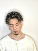 スキンフェード×ツイストパーマ×金メッシュ