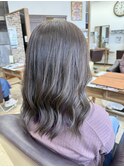 柔らかく魅せる大人アッシュグレージュカラー
