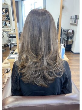 レミエ ダイカンヤマ(lemiie) ワンカールで可愛いレイヤーカット☆ロングウルフ 代官山 レミエ