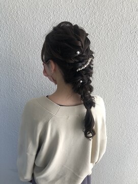 パリスパート2 トップ ゆるふわ ラプンツェル風 編み下ろし ヘアアレンジ