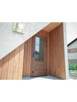 少人数のプライベートサロンだからこそ、一人ひとりのお客様との時間を大切に。ゆったり寛げる空間＊