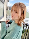 オリーブベージュ
