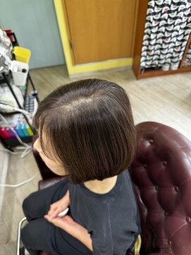 シースティア(siistia) 《明るめの白髪染め×ショートボブ》