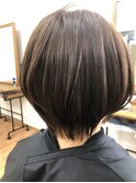 丸みのある首元スッキリショート