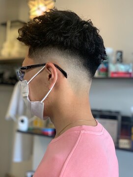 エイトヘアー(Ei8htHair) フェード×緩めパーマ