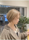透け感ベージュ×ショートボブ