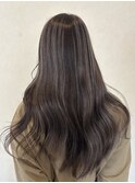 やわらかグレージュ×細めハイライト