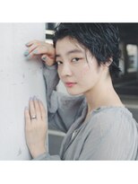 ミットバイツリー 新宿南口(mit by tree)&nbsp;ダークアッシュピンパーマアップバングショート