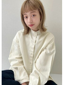 ソヨン 有田川店(SOYON) 肩下外ハネ レイヤー オン眉  ハイトーン