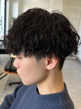 フゥ 宇都宮(FeU) 波巻きスパイラルパーマメンズマッシュウルフカットメンズパーマ