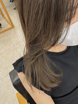 リュクスバトーバイトリコ 船橋南口店(Luxe BATEAU by tricot) Mellow Greige