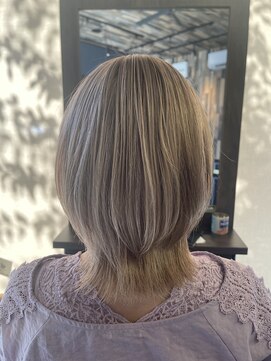 カマラード(camarade) ホワイトベージュ