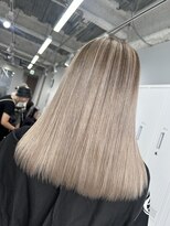 ジゼル(GiseL)&nbsp;白髪ぼかし　白髪活かし　バレイヤージュ　ハイライト