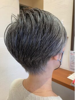 サンテリア(Sunteria)の写真/ボリュームが気になる＝ただ削ぐのではなく、カットラインを大事にした調整カットで朝のセットも楽に◎
