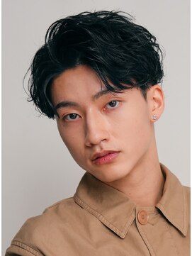 レタッチ バイ フィフス 天神大名(RETOUCH by fifth) 天神ニュアンスパーマフェザーパーマセンターパートウルフカット