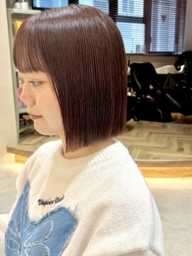 ヒビヲ(HIBIO) タッセルボブミルクティーピンクベージュ外ハネボブ顔周り20代