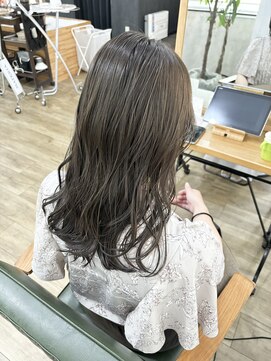 ピフデザイン(pifdesign) 透明感のあるオリーブベージュ