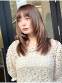 小顔ミディアムレイヤーカットぱっつん前髪