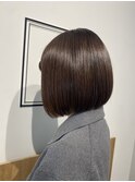 艶感重視のコンパクトボブ