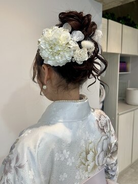 シェリル ヘアーアンドビューティー(cherir HAIR&BEAUTY) 高めルーズおだんごヘア