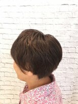 ミーティア バイ クアトロ(Meteor By QUATRO) ミニマムなシルエットが大人っぽいマッシュショート