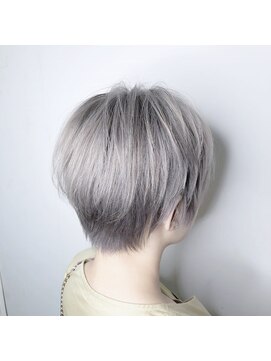 ヘアーデザイン ディードット ウル(D. ulu) プラチナムホワイト