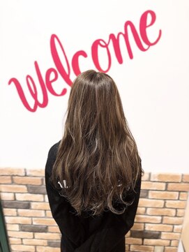 ルーツ(Root) 美髪　外国人風ナチュラルハイライト