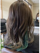 ベルベットヘア 千早店(Velvet hair)&nbsp;エメラルドインナーカラー×カーキグレージュ 【福岡聖容】