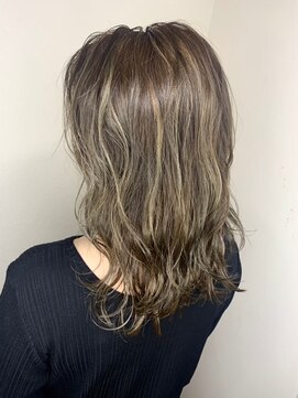 モルニ(MORNI) グレージュ_マロンベージュ Aラインボブ かきあげ