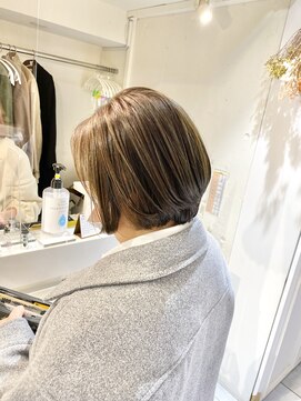 ネオリーブカフ 鶴ヶ峰店(Neolive caff) 大人ショート　前下がり　ハイライト　白髪ぼかし
