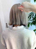 トゥ(TOE)&nbsp;逆インナー、アンブレラカラーの切りっぱなしボブスタイル