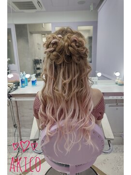 ラックスビーギャラリー なんば駅前店(LUXBE GALLERY) 大きめお花のフルールヘアアレンジ