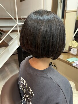 コアフィールフィス(COIFFURE fils) 《見附 今町》前下がりショートボブ