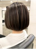 ショートボブくびれショートヘア顔周りレイヤー白髪ぼかし30代