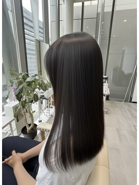 髪質改善ストレート×まとまりカットで叶えるサラ艶ロング