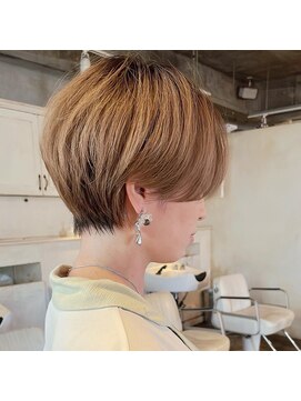 髪質改善と縮毛矯正の専門店 サンティエ(scintiller) 大人綺麗な小顔襟足スッキリショートボブ　30代40代50代鹿児島