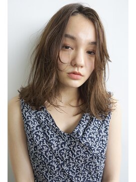 コス(kos) 【nanuk*UEKI】動きのあるミディアムレイヤー