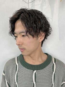 トイロ(toiro) センターパート×ツイストスパイラルパーマ