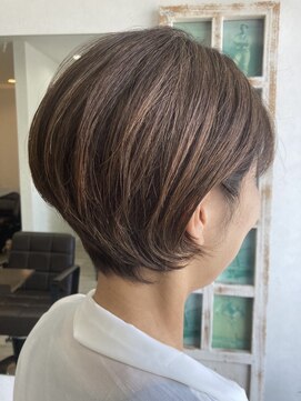 リル(LiL) 丸みのあるショートグラスタイル